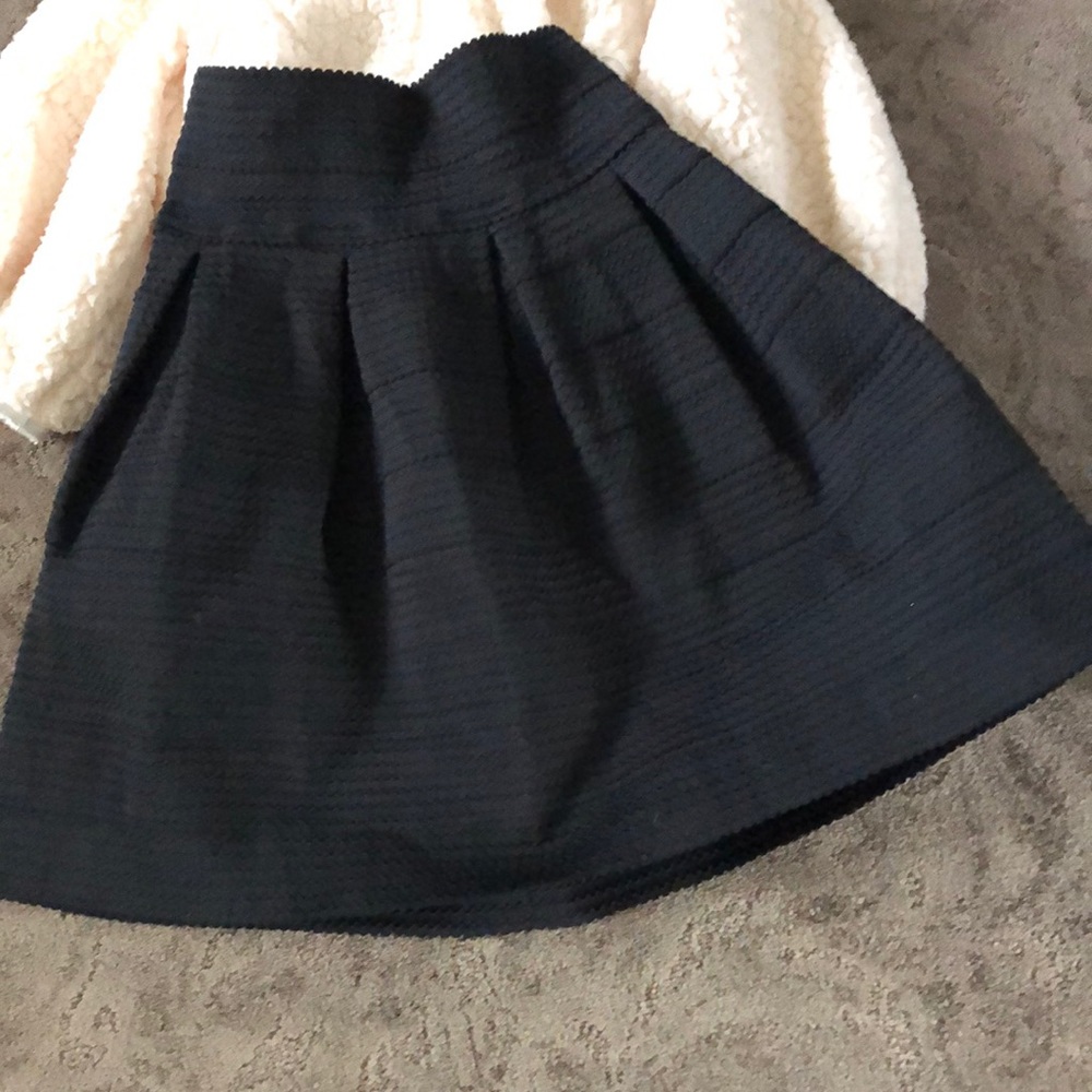Black vintage looking skirt - Picture 6 of 6